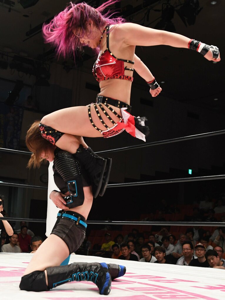 紫雷イオvs.岩谷麻優。2017年6月21日、後楽園ホール　©Essei Hara