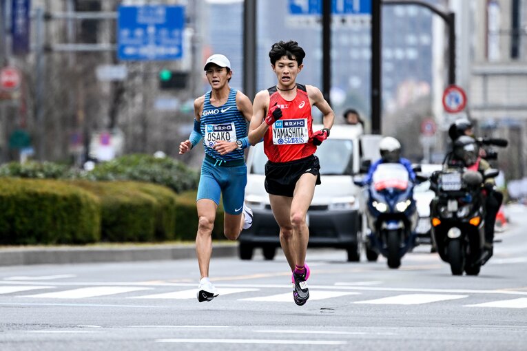 40km過ぎに大迫を引き離した山下が日本歴代3位となる2時間5分51秒でゴールした　©︎Nanae Suzuki