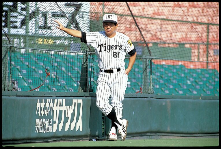 吉田義男／1933年7月26日、京都府生まれ。山城高を経て'53年、立命館大1年時にスカウトの勧誘で大阪（現・阪神）タイガースに入団。守備の名手として、1年目から16年間、不動の遊撃手としてチームを支えた。現役引退後、'75年から'77年、'85年から'87年、'97年から'98年と3期にわたり阪神の監督を務めた。背番号「23」は球団の永久欠番　©BUNGEISHUNJU