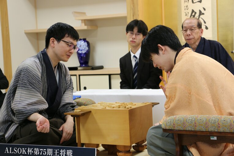 王将戦第7局の様子（写真は右に続きます）　©Shintaro Okawa
