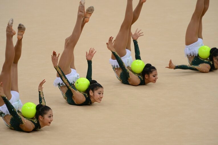 ロンドン五輪での新体操日本代表チームの演技　©︎JMPA