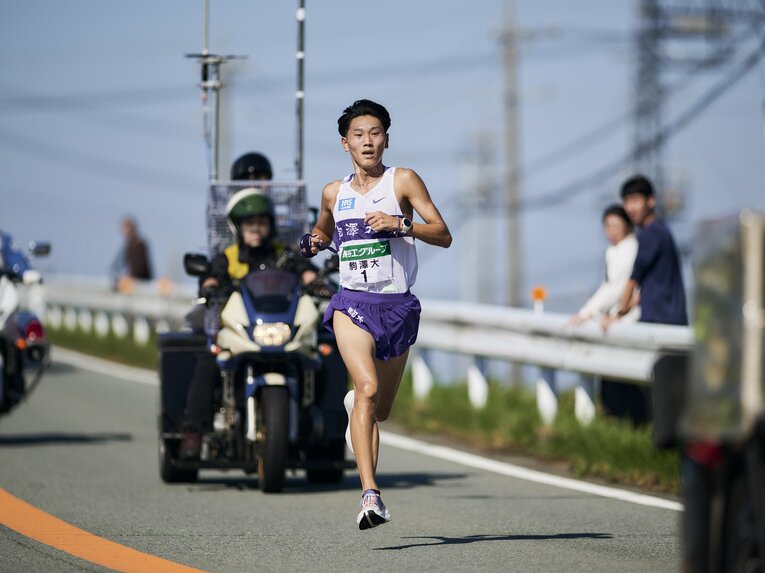 全日本駅伝、7区を走る駒澤大・篠原倖太朗（4年）　©Yuki Suenaga