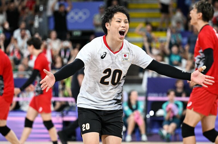 日本代表を支えるリベロ山本智大（29歳） ／ photograph by Xinhua/AFLO