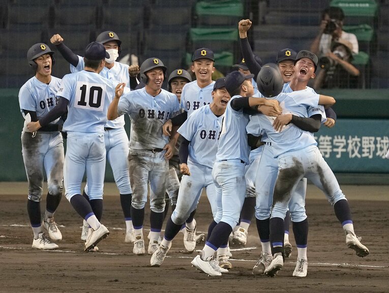 サヨナラ勝利で準決勝へとコマを進めた近江。3年前の悪夢を払しょくした瞬間だった
