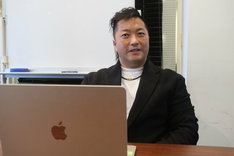 慶應大卒、元博報堂の三富は「プロレス界の常識は反面教師です」と語る　©Norihiro Hashimoto