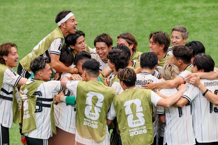 【連続写真】佐野海舟スーパーゴール（13枚目/全18枚）　©Kaoru Watanabe/JMPA