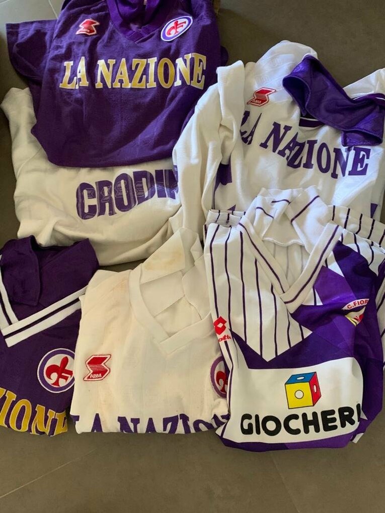 フィオレンティーナ時代のユニフォーム　※本人提供