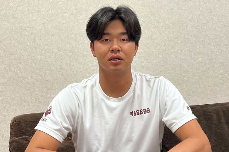 ドラフト前にインタビューに答える印出主将　©Takeshi Shimizu