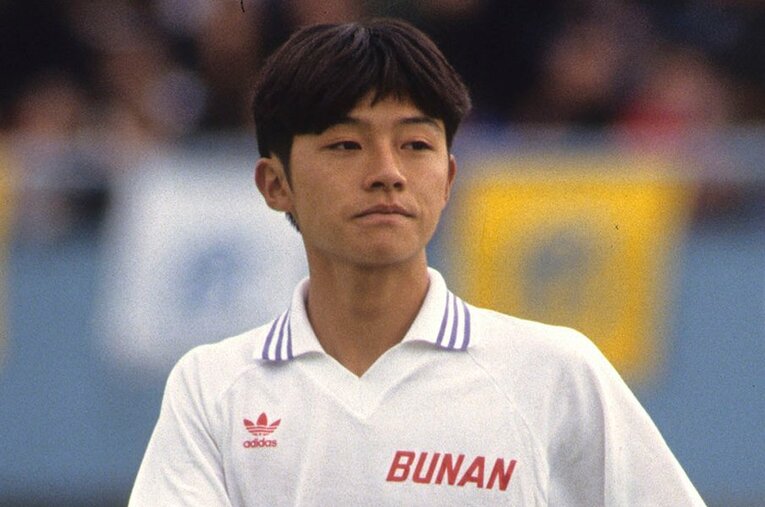 高校時代の江原淳史さん。武南で選手権得点王に輝いたFWは、当時アイドル的な人気を博した ／ photograph by Yow Kobayashi/全国高体連記録部