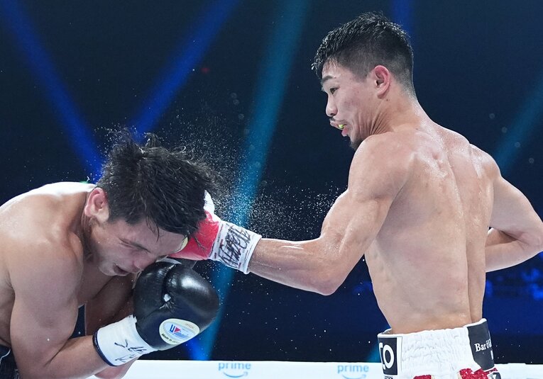 ペッチ戦で見せた強烈な左アッパー　©Naoki Fukuda