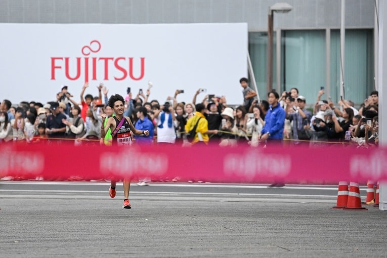 【連続写真】ゴールする平林　©Nanae Suzuki