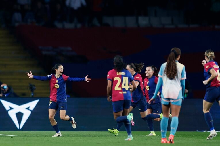 「ユイさん、大好きです」“マンCを熟知”なでしこ新監督ニールセンが就任会見で評価も…長谷川唯と藤野あおばがバルサ戦完敗で見せた素顔(18)