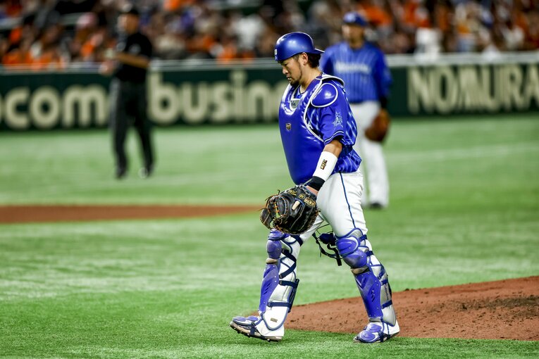 先輩ながら今永に賛辞を惜しまない戸柱　©Kiichi Matsumoto