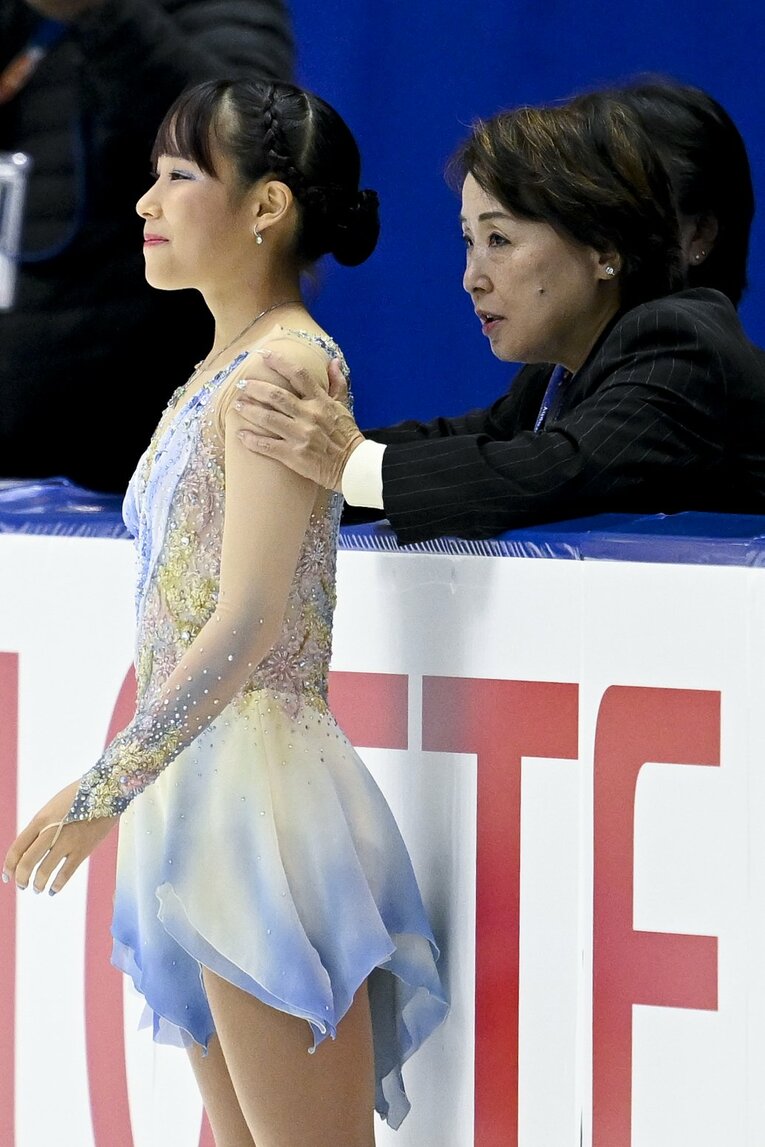 演技前、三原を送り出す中野園子コーチ　©Asami Enomoto