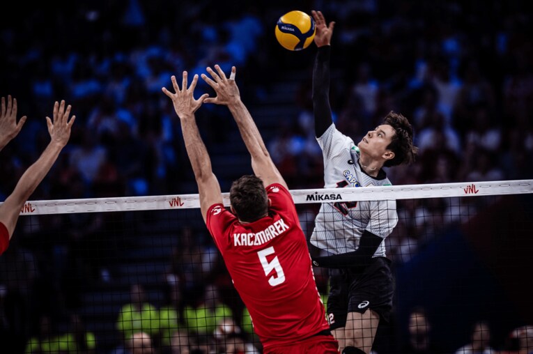 ネーションズリーグ準決勝（vsポーランド）©︎FIVB