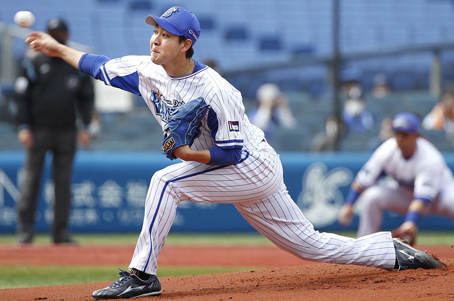 肘は「かなり使い古されていた、と」手術を終えたDeNA平良拳太郎に、今永昇太が贈った“粋なプレゼント”とは?<Number Web> photograph by KYODO