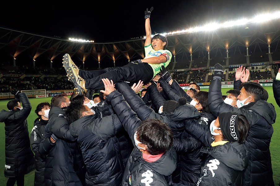 <現役最終戦に秘めた思い(18)>佐藤寿人「ラストゴールか、チームの勝利か」<Number Web> photograph by J.LEAGUE