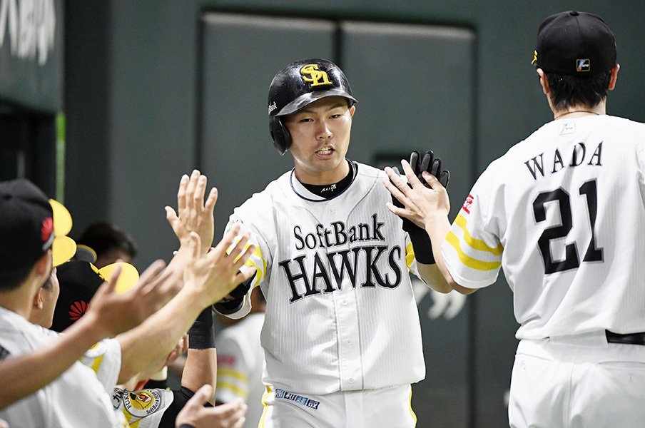 “高校球児・中村晃”は邪険だった。それでも周囲に愛される、素の男。<Number Web> photograph by Kyodo News