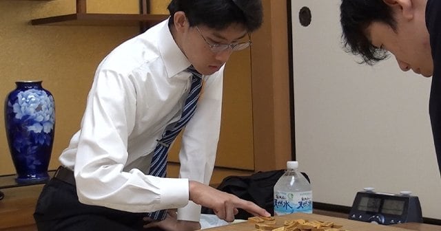 “藤井聡太14歳と戦った男”が異色の将棋ベストセラー著者に 「敗戦に関する痛覚は完全にバグってます」AI研究に没頭する今とは