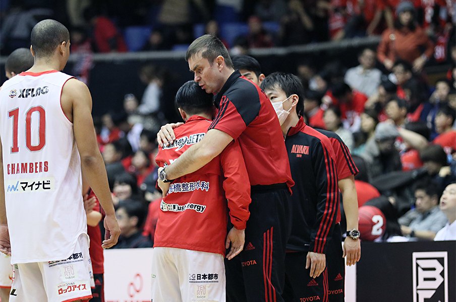 Bリーグで最強に熱いHCは東京に。ルカ・パヴィチェヴィッチの素顔。<Number Web> photograph by B.LEAGUE