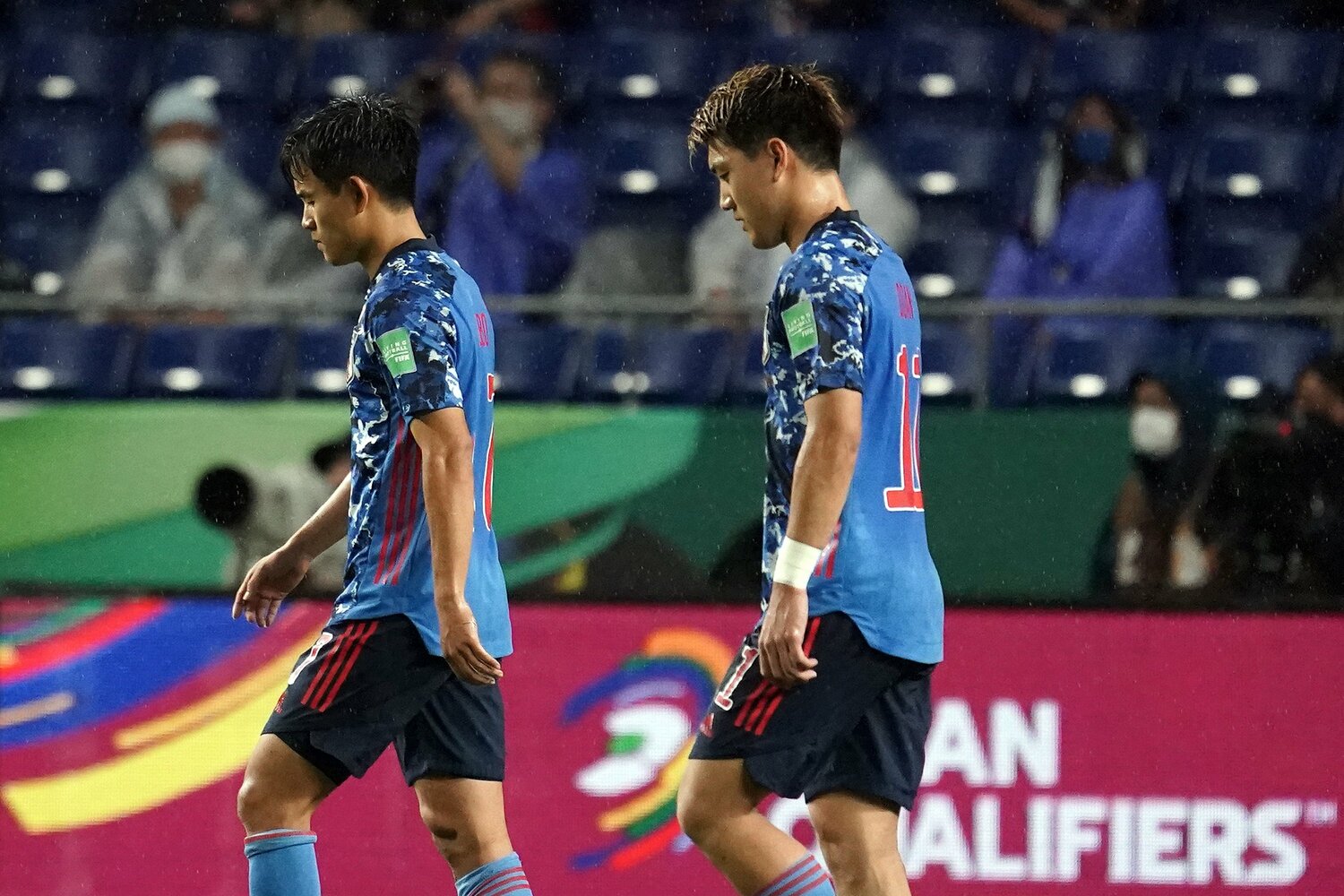 オマーン戦後の久保と堂安　©Getty Images