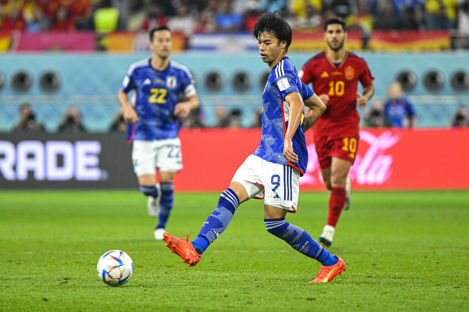 トルシエが言うふた組の攻撃のユニットでも、鍵を握るのはやはり三笘の起用方法か　©Takuya Sugiyama/JMPA