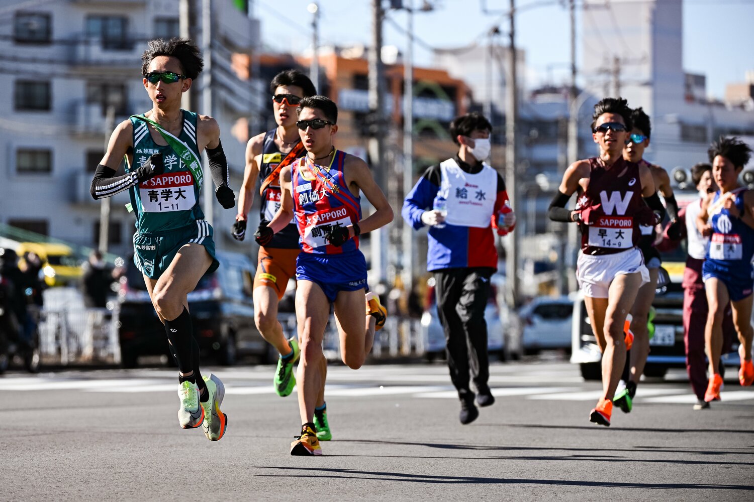 9区を走った岸本大紀（4年）。8位で襷を受け取り、5人をごぼう抜き。区間賞を獲得した　©Nanae Suzuki