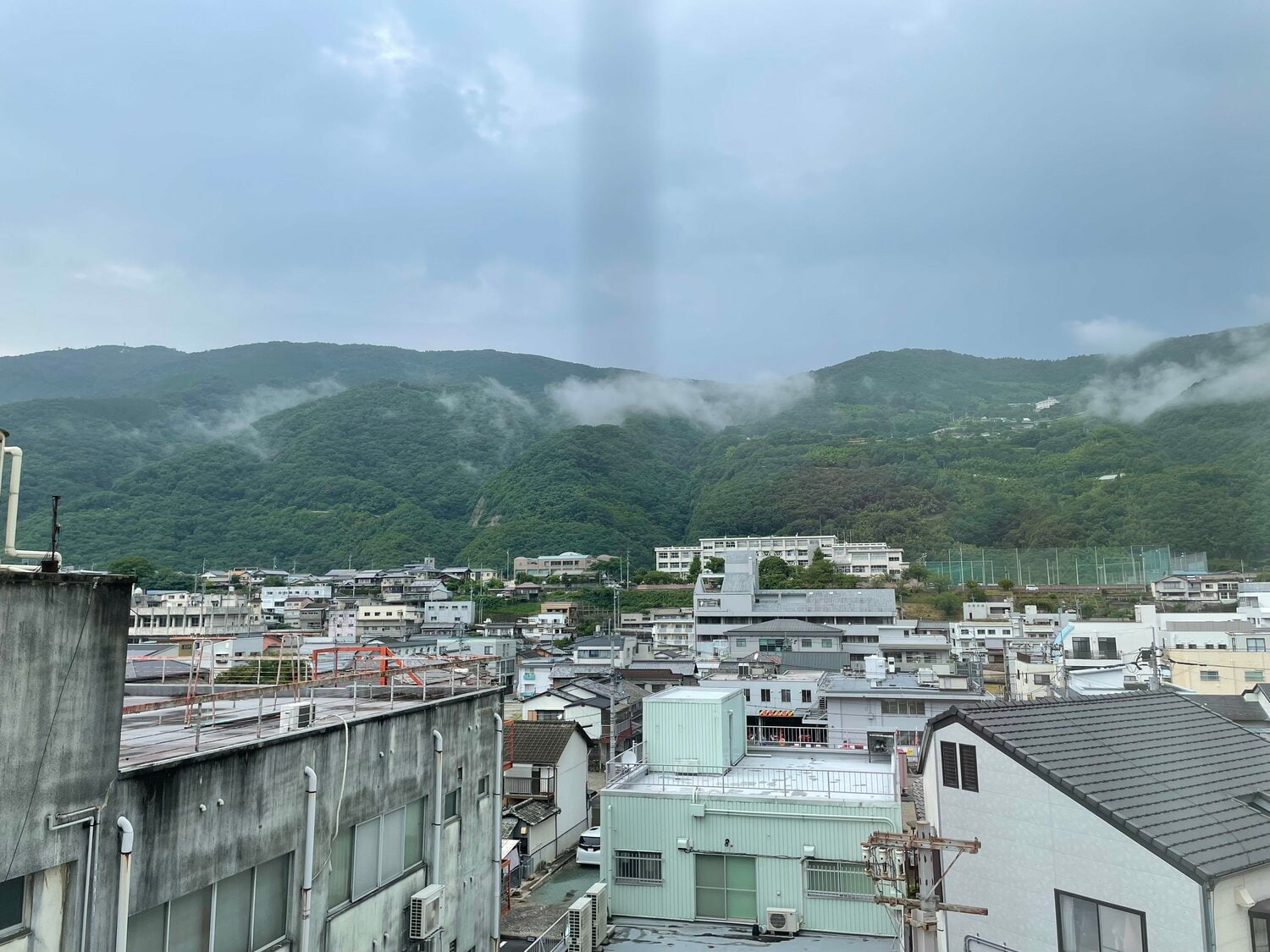 阿波池田駅前のホテルから望む池田高校 ©NumberWeb