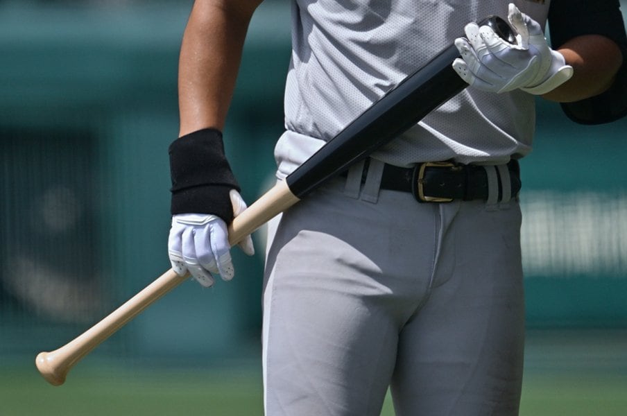 「木製と大差ない」“飛ばない金属バット”高校野球指導者の多くは「つなぐ野球」を選ばず…「導入1年目の甲子園は急落した」打撃成績に異変＜Number Web＞ photograph by Nanae Suzuki