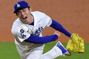 「佐々木朗希がはしゃいでシャンパンを」ドジャースPS舞台裏「今日はショウヘイの奥さんとデコイが」銀髪ロハスは照れ笑い