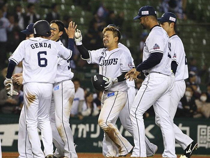 またFAで選手が去る西武の朗報は、松井稼頭央二軍監督、渡辺GM就任。＜Number Web＞ photograph by Kyodo News