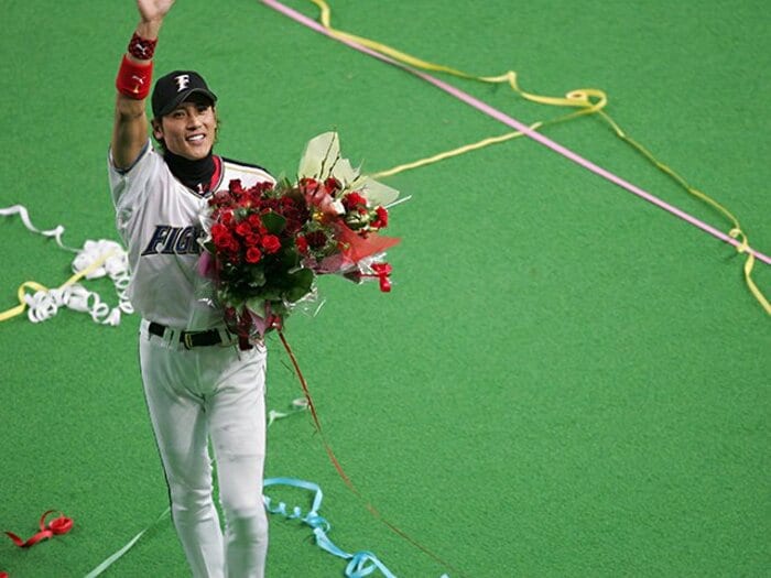 “新庄剛志監督”誕生！超ド派手ハーレー登場＆伝説のサヨナラ柵越えヒット…《仰天・新庄劇場》は復活する？＜Number Web＞ photograph by Tamon Matsuzono