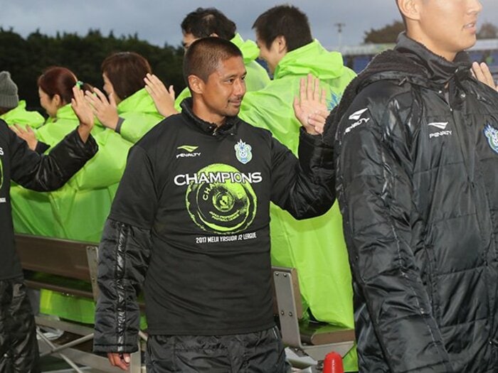 坪井慶介は燃え尽き方を知らない。湘南から山口、38歳は今日も走る。＜Number Web＞ photograph by J.LEAGUE PHOTOS