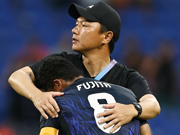 「単純に比較できないですが」サッカー五輪パリ＆ロス世代の“リアルな環境差”「高卒すぐ欧州へ」「アジア大会があったから、と」大岩剛監督が語る＜Number Web＞ photograph by Mutsu Kawamori