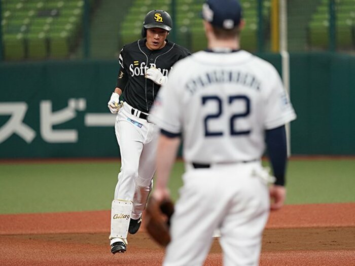 プロ野球12球団の「2番打者通信簿」ハマるホークスとヤクルト、迷走は……。＜Number Web＞ photograph by Hideki Sugiyama