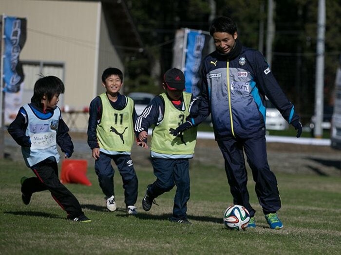 「支援はブームじゃない」小林悠が語るフロンターレと陸前高田、サッカー教室だけではない10年間＜Number Web＞ photograph by KAWASAKI FRONTALE