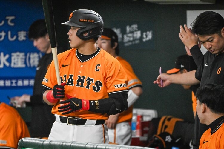 4番の仕事とは？ 巨人・岡本和真の打席を見て思い出す「伝説の10.8決戦