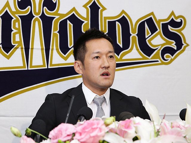 ケガと戦い200％でプレーした169cm。平野恵一がユニフォームを脱ぐ