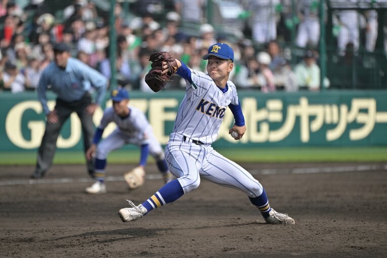 センバツ決勝に登板した健大高崎の佐藤も2年生ながらトミー・ジョン手術を決断　©Hideki Sugiyama