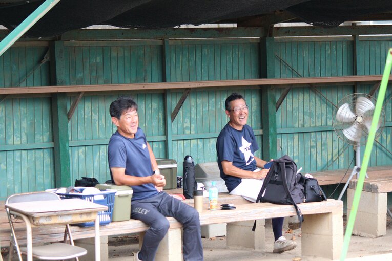 現在監督をつとめる下田和彦（左）と、山崎昌弘コーチ　©Katsuharu Uchida