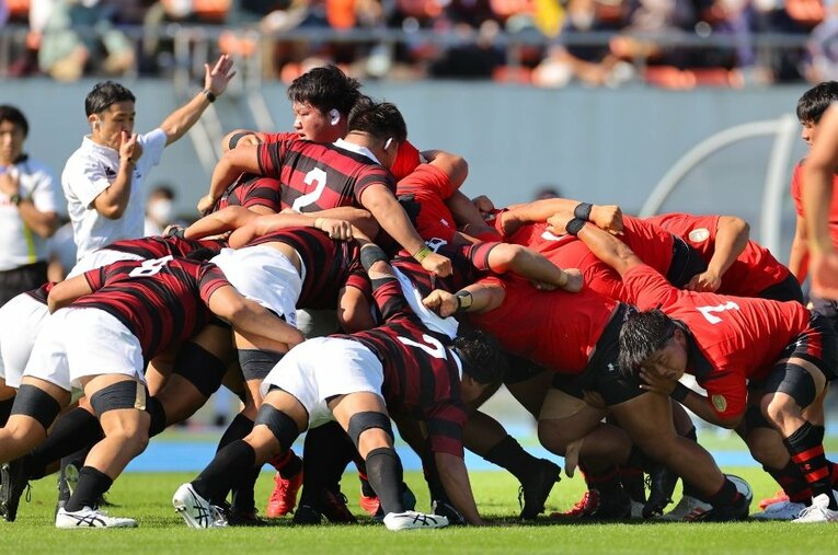 スクラムで早稲田大を制圧した帝京大。歓喜の瞬間、喜びを爆発させていた ／ photograph by Sankei Shimbun