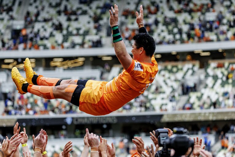 ファンの涙腺を刺激した立川の胴上げ　©︎Kiichi Matsumoto