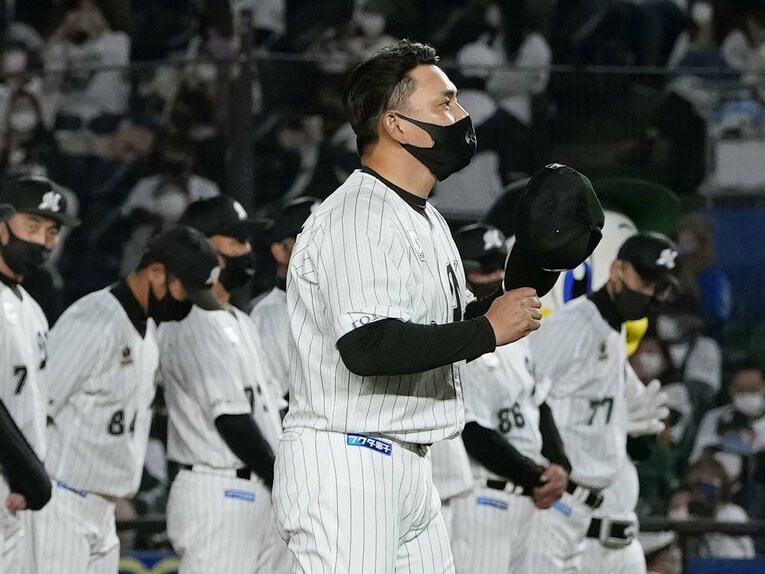 就任5年目を迎えたロッテ井口監督 ©KYODO