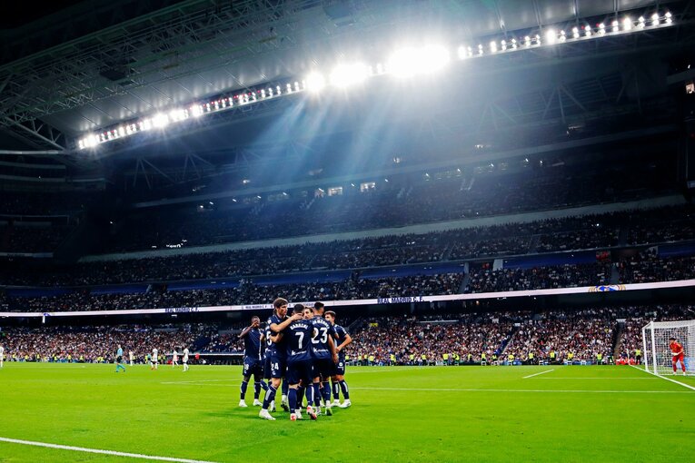 久保建英「幻のマドリー戦ゴラッソ」に余裕の笑み→クロース置き去り、先制点演出…“魔法使いタケ”のステップアップをカメラマンは見た(8)