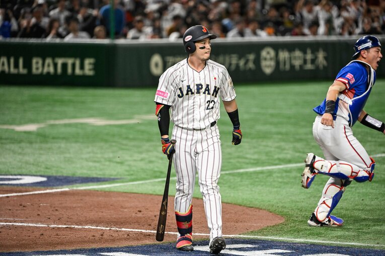 プレミア12決勝戦、最後の打者となってしまい悔しげに唇を噛む栗原　©Nanae Suzuki