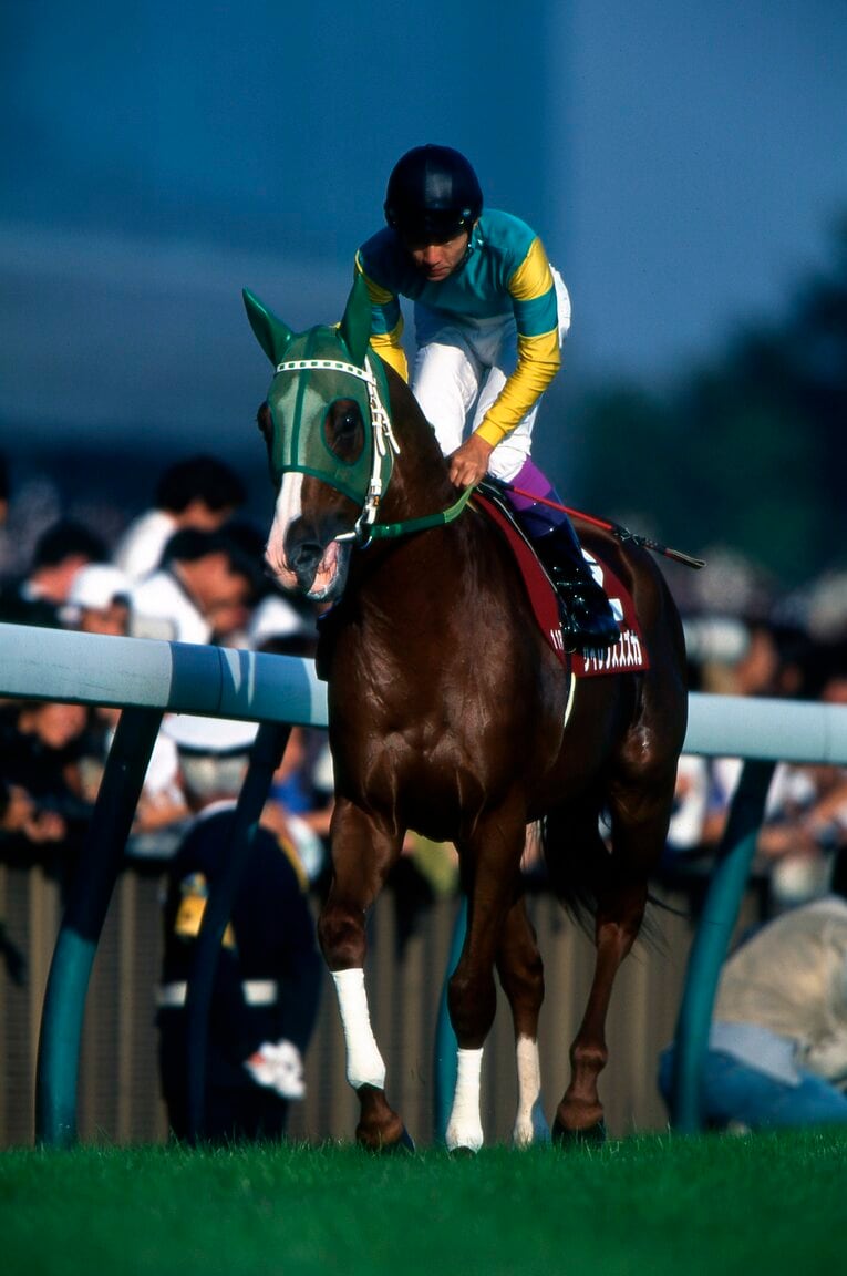 98年毎日王冠のサイレンススズカと武豊　(C)Bungeishunju