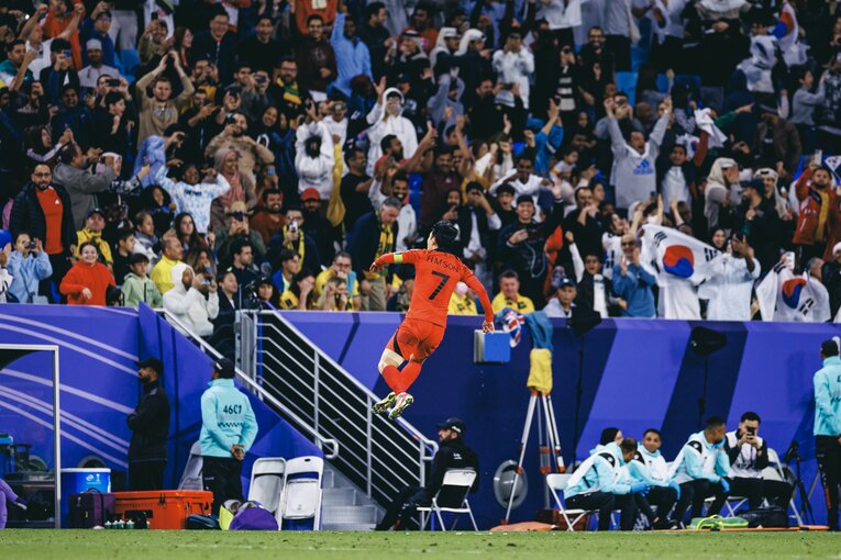 ソン・フンミン劇的FK連続写真（3/5枚）©︎Kiichi Matsumoto