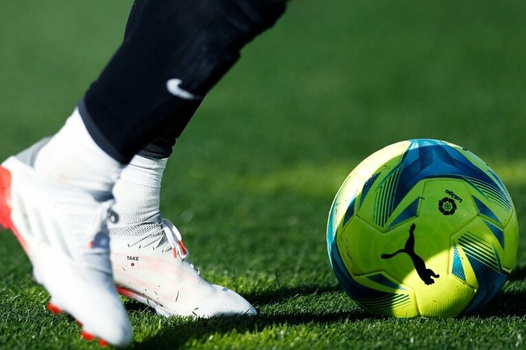 久保建英vsバルサがW杯イヤーのリーガ初戦… 年末の試合で見た「タケの身体の進化」と新星たちの奮起〈撮影者の視点〉(54)