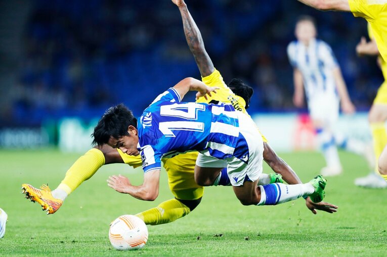 “クボコールに応えるヘディングアシスト”だけでない久保建英の強み 「自信に満ちる右サイドでの落ち着き」をELで撮った(44)