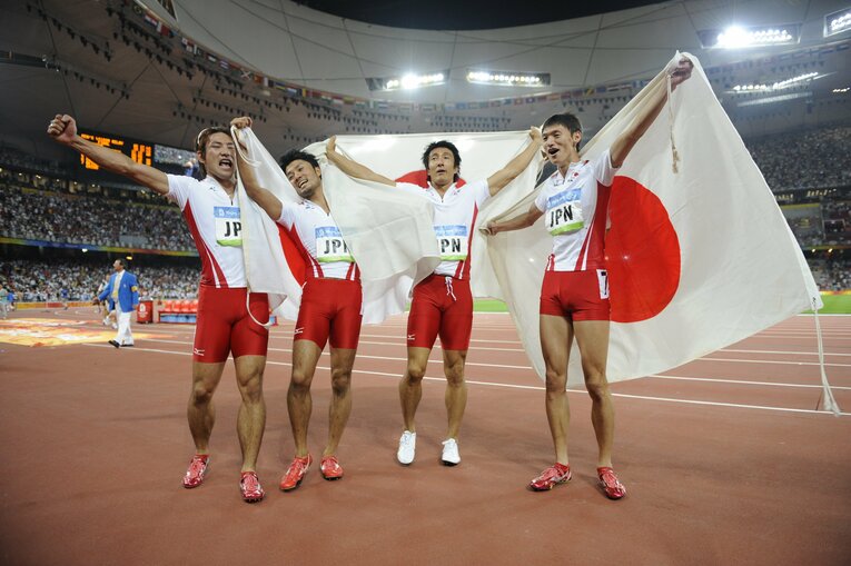 2008年の北京五輪では日本チームは4継で銀メダルを獲得。塚原（左）や高平（右）は野田のライバルでもあった　©BUNGEISHUNJU